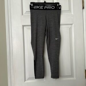 NEW Nike Pro Women’s Mid Rise Crop Mesh Panel Leggings Size Small NWT